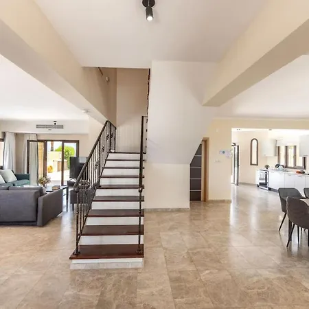 Sunnyvillas: 4br Seafront Villa*private Pool*bw44 Protaras